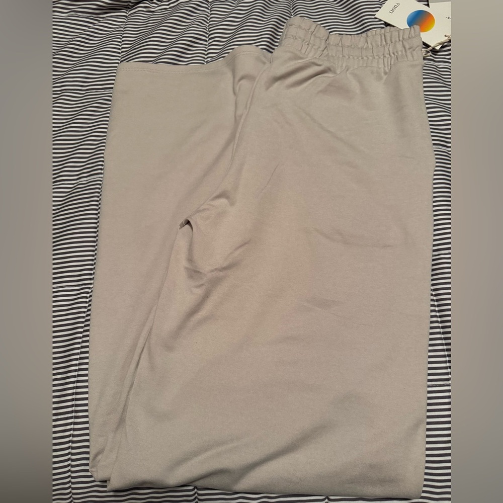 Vuori Halo Essential Wideleg Pant, Ecru Heather, Small, NWT